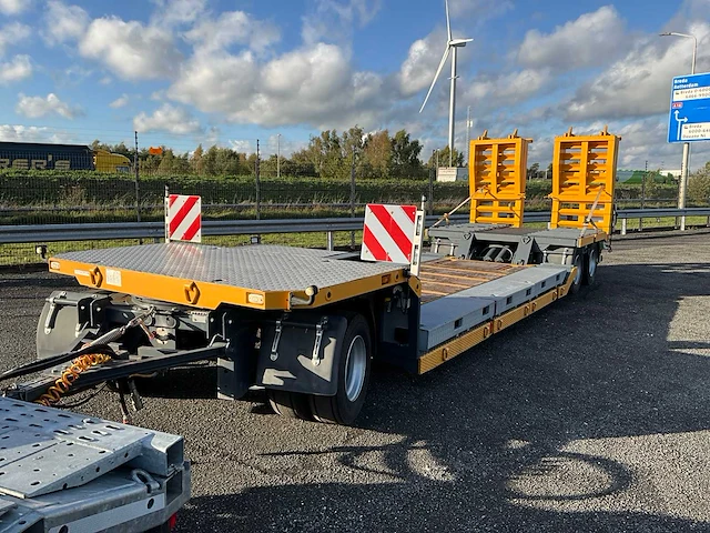 2014 mercedes-benz actros 2563 euro6 oprijwagen met dieplader - afbeelding 30 van  50