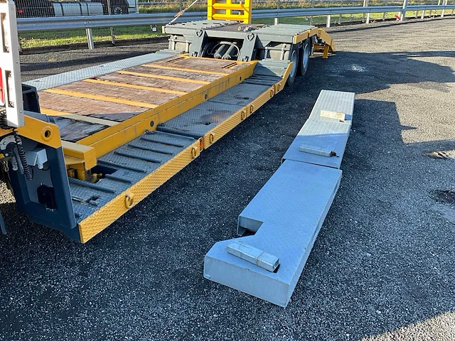 2014 mercedes-benz actros 2563 euro6 oprijwagen met dieplader - afbeelding 41 van  50