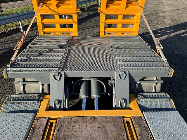 2014 mercedes-benz actros 2563 euro6 oprijwagen met dieplader - afbeelding 43 van  50