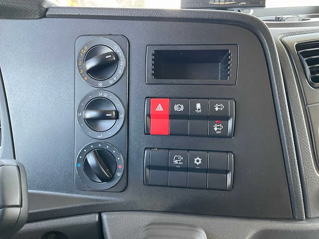 2014 mercedes-benz atego 1230 paardenvrachtwagen - afbeelding 41 van  81