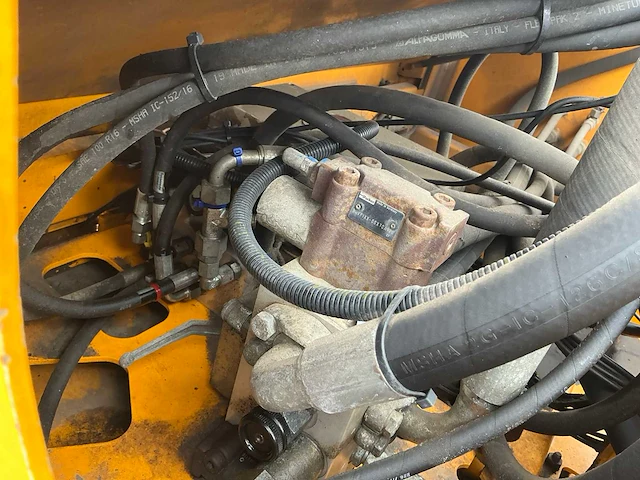 2014 new holland t5.95 electro command vierwielaangedreven landbouwtractor met maaiarm - afbeelding 16 van  76
