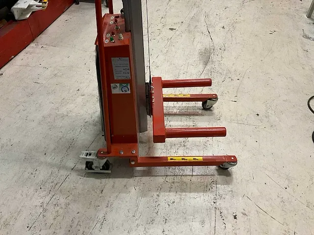 2014 stacker e150a elektrische stapelaar - afbeelding 4 van  7