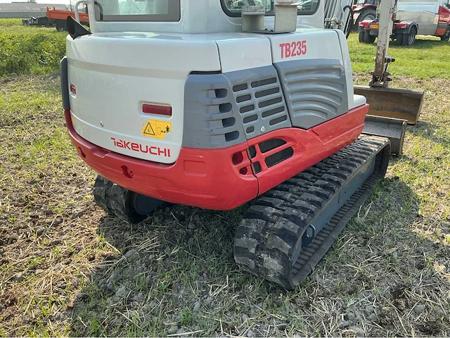 2014 takeuchi tb235 rupsgraafmachine - afbeelding 15 van  39