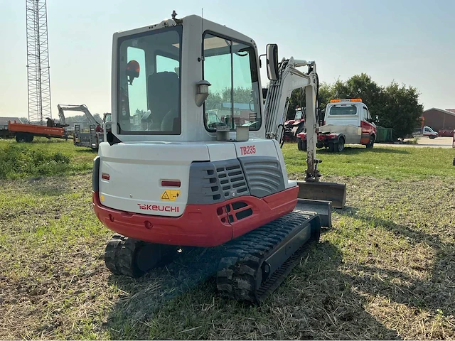 2014 takeuchi tb235 rupsgraafmachine - afbeelding 35 van  39