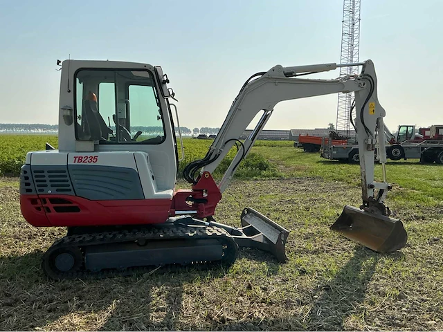 2014 takeuchi tb235 rupsgraafmachine - afbeelding 36 van  39