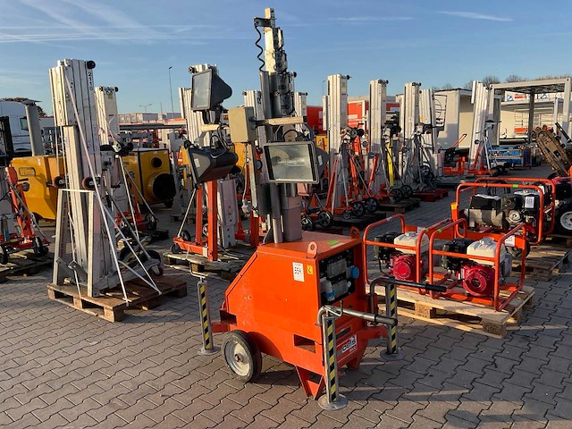 2014 tower light linktower link240 1388m compacte koppelbare lichtmast - afbeelding 1 van  10