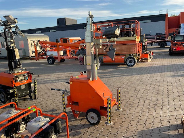 2014 tower light linktower link240 1388m compacte koppelbare lichtmast - afbeelding 5 van  10