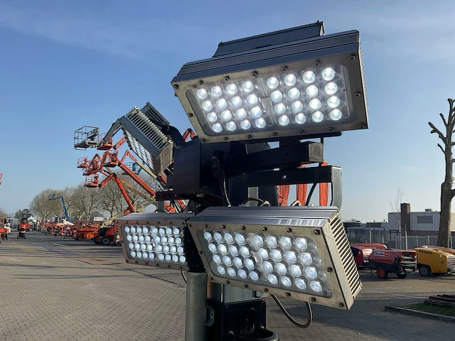 2014 tower light superlight vt1 lichtmast aggregaat aanhangwagen - afbeelding 18 van  20