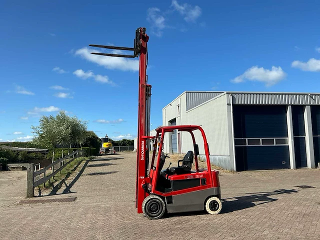 2014 unicarrier 1q2l25q vorkheftruck - afbeelding 2 van  14