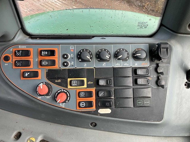 2014 valtra t163e vierwielaangedreven landbouwtractor - afbeelding 38 van  53