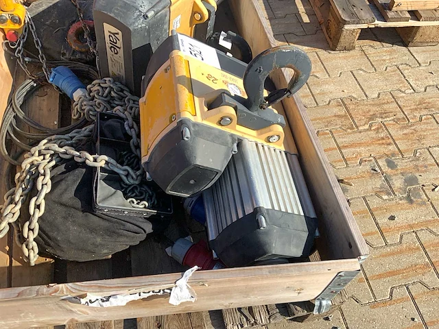 2014 yale cpvf 10.8 elektrische kettingtakel - afbeelding 2 van  4
