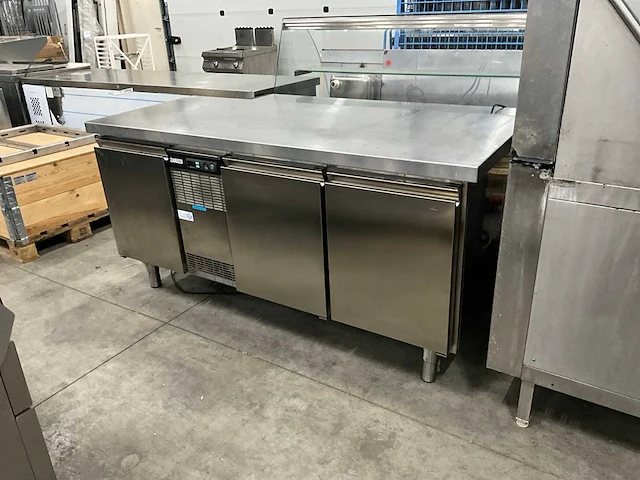 2014 zanussi trn183a koelwerkbank - afbeelding 1 van  9
