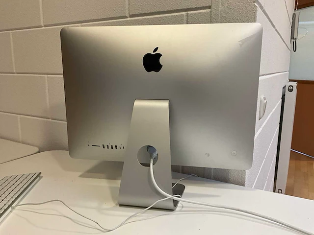 2015 apple imac 21,5-inch, retina 4k desktop - afbeelding 4 van  5