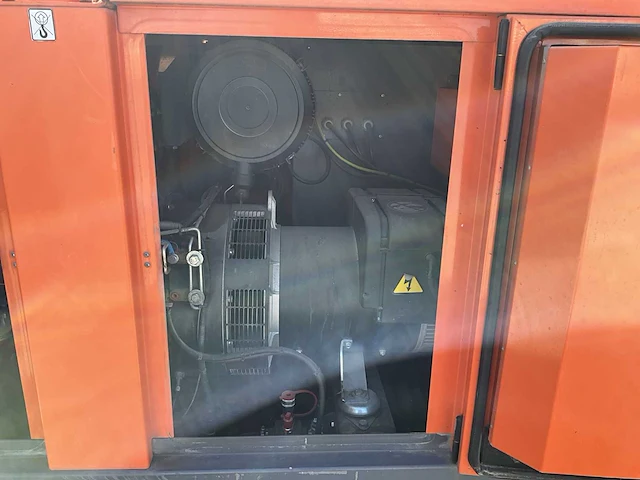 2015 atlas copco qas 60 geluidgedempt dieselaggregaat 60 kva - afbeelding 10 van  12