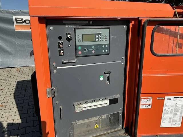 2015 atlas copco qas 60 geluidgedempt dieselaggregaat 60 kva - afbeelding 12 van  12