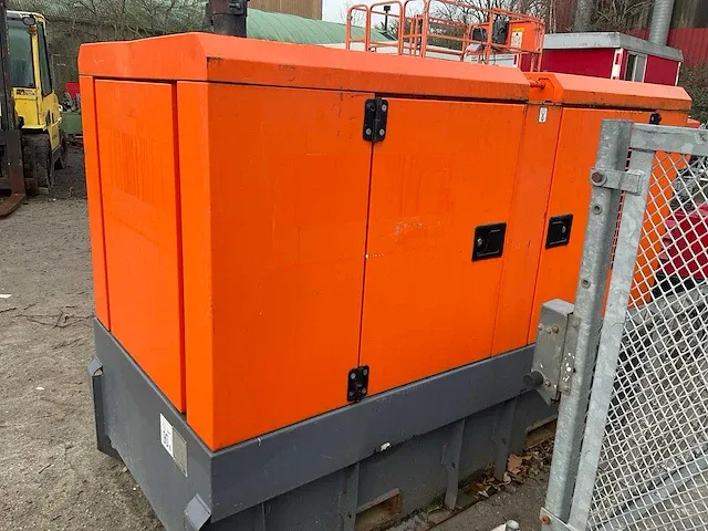 2015 atlas copco qas60 noodstroomaggregaat - afbeelding 7 van  7