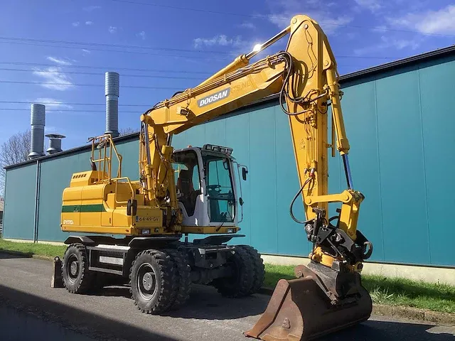 2015 doosan dx170w-5 banden graafmachine - afbeelding 39 van  42