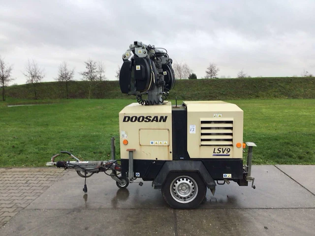 2015 doosan lsv9 mobiele lichtmast - afbeelding 2 van  6
