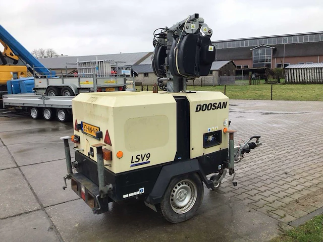 2015 doosan lsv9 mobiele lichtmast - afbeelding 4 van  6