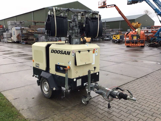 2015 doosan lsv9 mobiele lichtmast - afbeelding 5 van  6