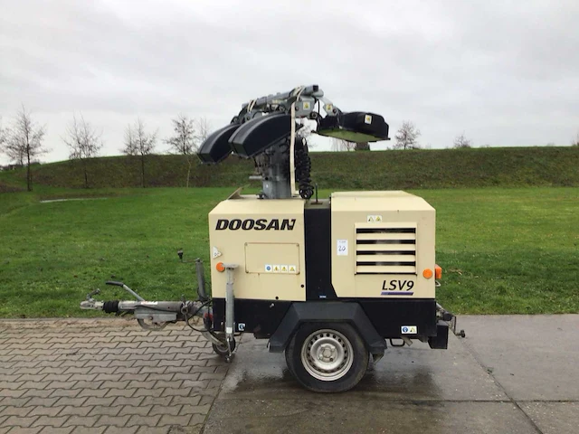 2015 doosan lsv9 mobiele lichtmast - afbeelding 2 van  6