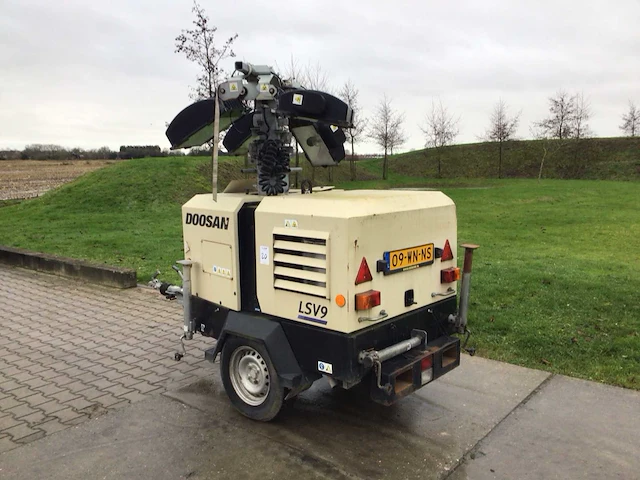 2015 doosan lsv9 mobiele lichtmast - afbeelding 3 van  6