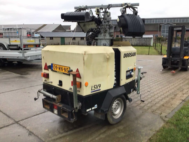 2015 doosan lsv9 mobiele lichtmast - afbeelding 4 van  6