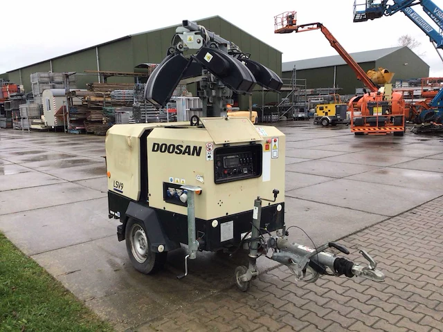 2015 doosan lsv9 mobiele lichtmast - afbeelding 5 van  6