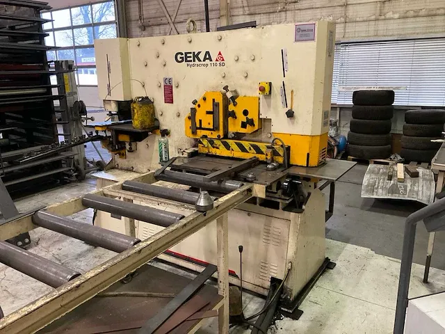 2015 geka hydracrop 110 sd cnc pons- en knipmachine - afbeelding 19 van  24