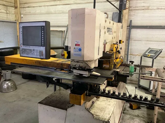 2015 geka hydracrop 110 sd cnc pons- en knipmachine - afbeelding 20 van  24