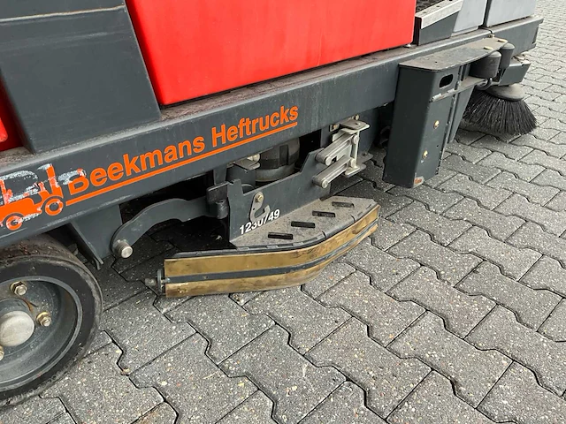 2015 hako scrubmaster b310 r cl zelfrijdende veegmachine - afbeelding 11 van  22