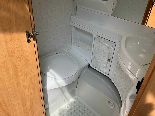 2015 hobby excellent easy caravan met voortent - afbeelding 16 van  58
