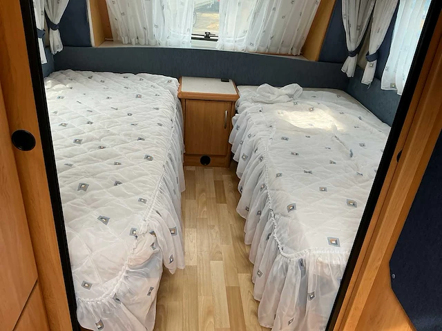 2015 hobby excellent easy caravan met voortent - afbeelding 28 van  58