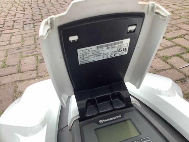 2015 husqvarna 330x robotmaaier - afbeelding 3 van  3
