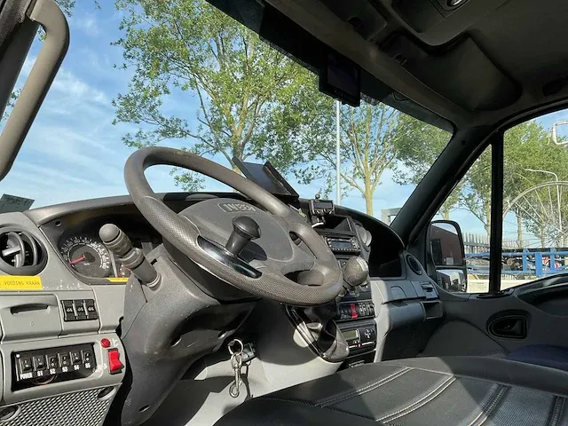 2015 iveco daily 40c18 300 be-trekker met laadkraan en oplegger - afbeelding 31 van  72