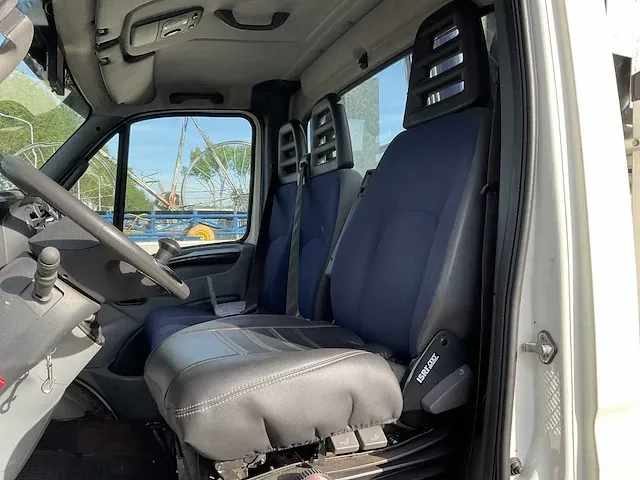 2015 iveco daily 40c18 300 be-trekker met laadkraan en oplegger - afbeelding 32 van  72