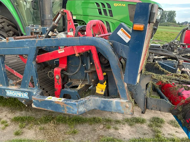 2015 john deere 6105 m met brouwer robomax graszodensteker - afbeelding 4 van  57