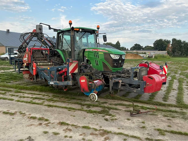 2015 john deere 6105 m met brouwer robomax graszodensteker - afbeelding 1 van  57
