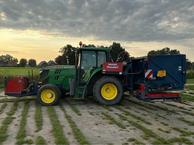 2015 john deere 6105 m met brouwer robomax graszodensteker - afbeelding 54 van  57