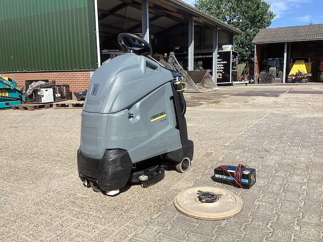2015 kärcher professional bd 50/40 rs vloerreiniger - afbeelding 1 van  18