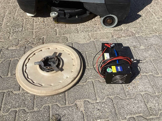 2015 kärcher professional bd 50/40 rs vloerreiniger - afbeelding 14 van  18