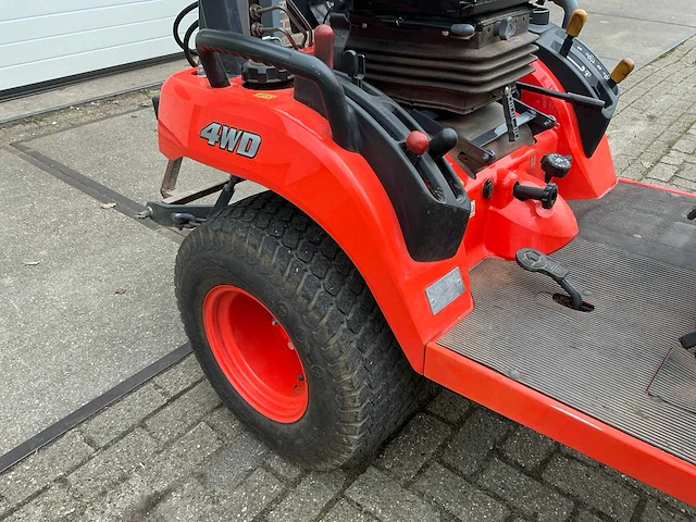 2015 kubota bx2350 smalspoor- en compacttractor - afbeelding 18 van  19
