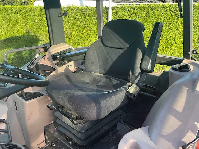 2015 kubota m12 m8560-h-c vierwielaangedreven landbouwtractor - afbeelding 11 van  27