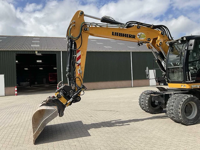 2015 liebherr a914 banden graafmachine - afbeelding 4 van  48