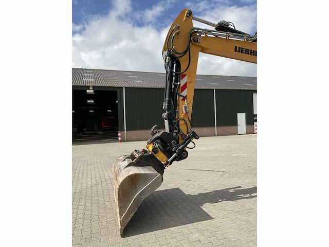 2015 liebherr a914 banden graafmachine - afbeelding 8 van  48
