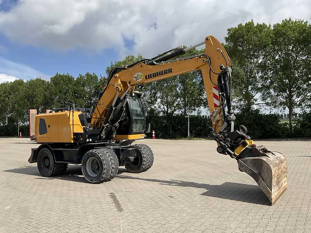2015 liebherr a914 banden graafmachine - afbeelding 12 van  48
