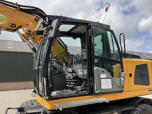 2015 liebherr a914 banden graafmachine - afbeelding 28 van  48