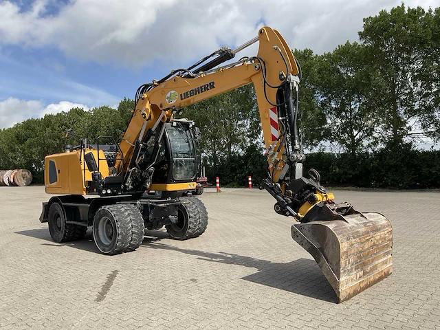 2015 liebherr a914 banden graafmachine - afbeelding 34 van  48