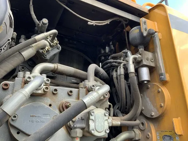 2015 liebherr r946 lc rupsgraafmachine - afbeelding 29 van  56