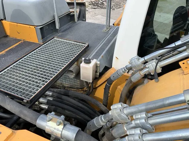 2015 liebherr r946 lc rupsgraafmachine - afbeelding 31 van  56
